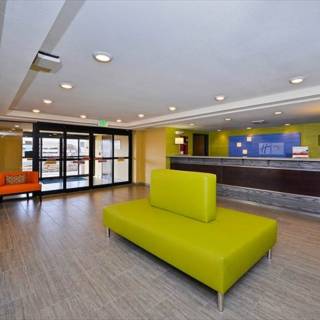 Holiday Inn Express & Suites Denver - Aurora Medical Campus